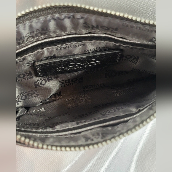 NEW: Michael Kors Leather Wristlet - Picture 4 of 6